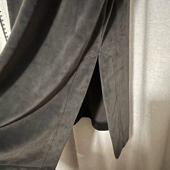 Barefoot Dreams Luxechic, velour lounge dress, size XS fits like a medium/large - Picture 3 of 4